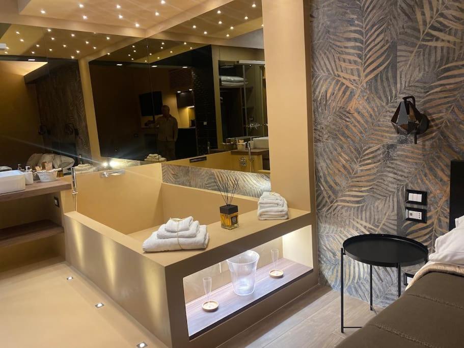 Montesantogroup Suite House Nel Centro Di Napoli Exterior photo