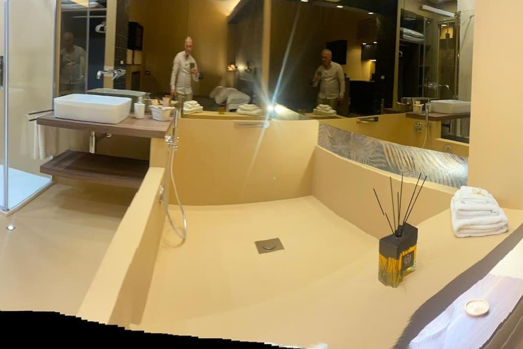 Montesantogroup Suite House Nel Centro Di Napoli Exterior photo